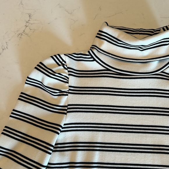 Classy ribbed turtleneck - Picture 2 of 4